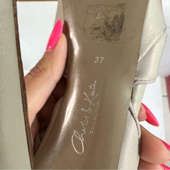 Oscar De La Renta | Off White Pumps