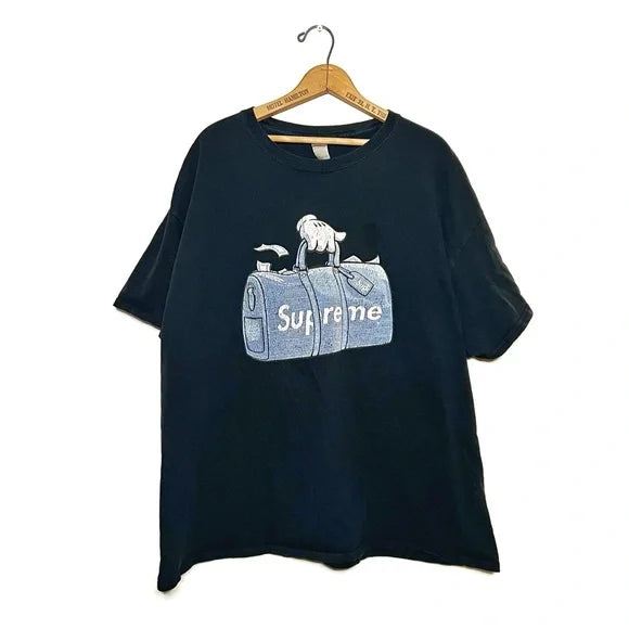 Gildan | Supreme Luggage Tee
