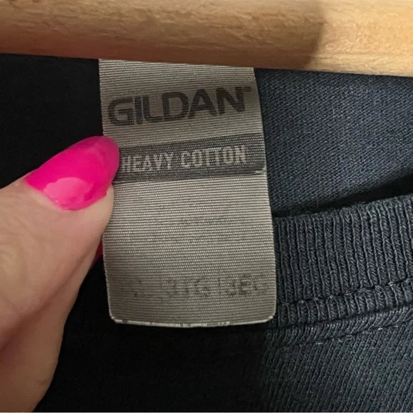 Gildan | Supreme Luggage Tee