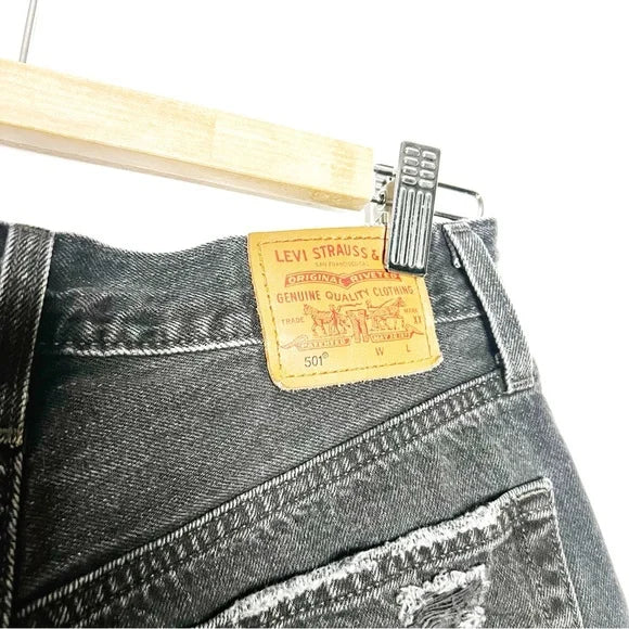 Levi’s | Mid Thigh 501 Distressed Shorts