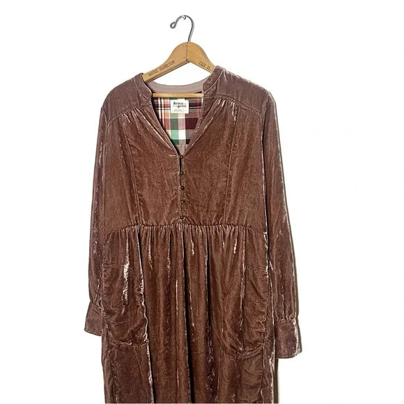 Holding Horses | Velvet Dress